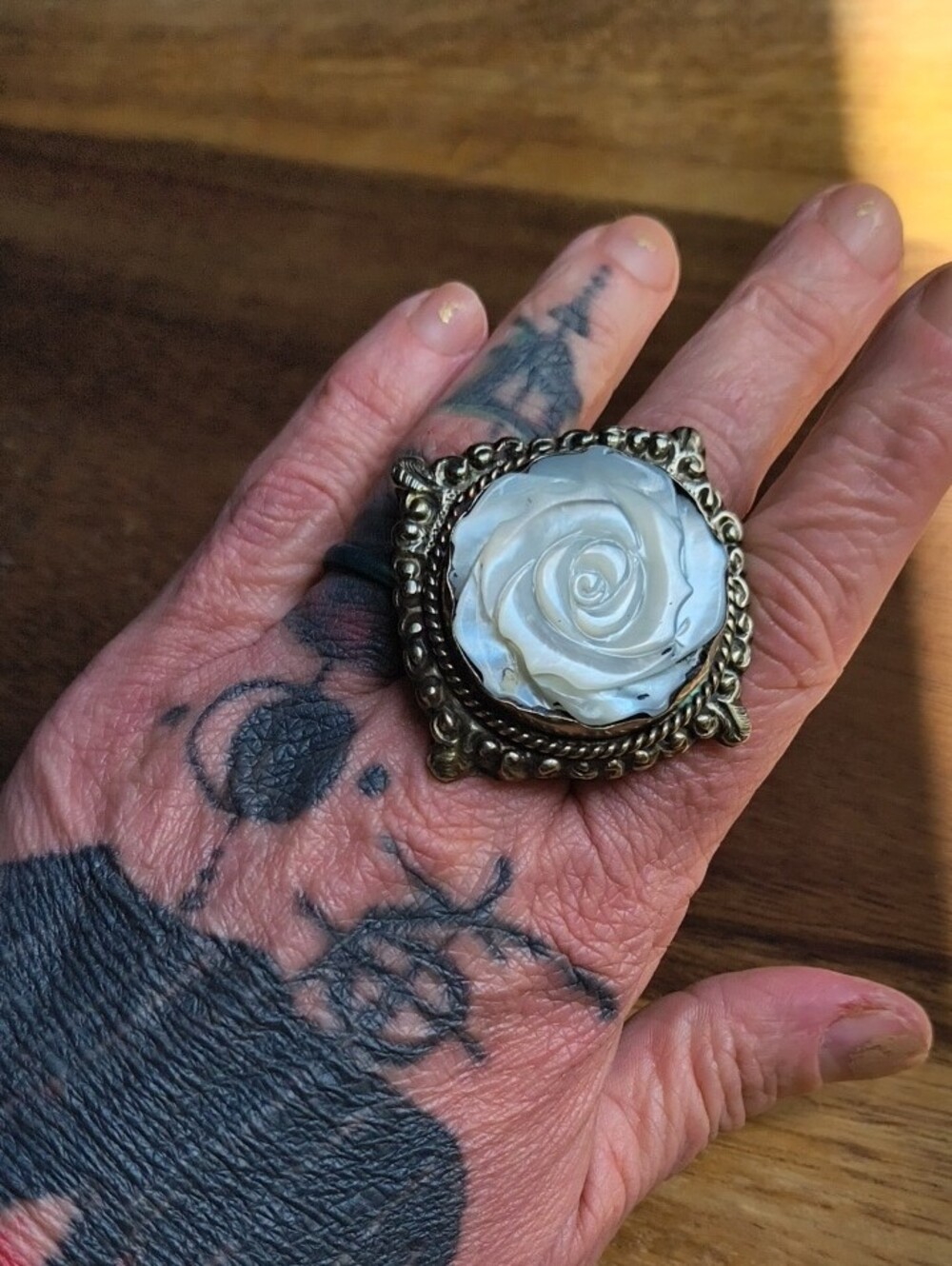 Gorgeous Iridescent Mother-of-Pearl Shell Rose Ring In Tibetan Silver Setting - Picture 6 of 11